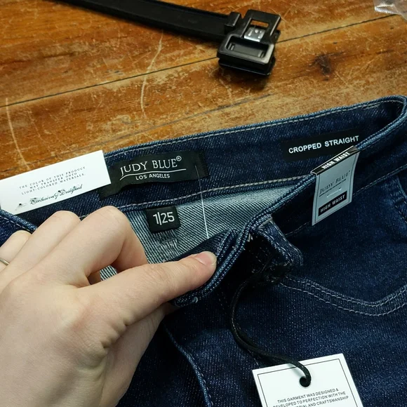 Judy Blue Cropped Straight Leg Raw Hem Jean 88375 - Picture 5 of 6